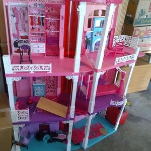 Girls play house